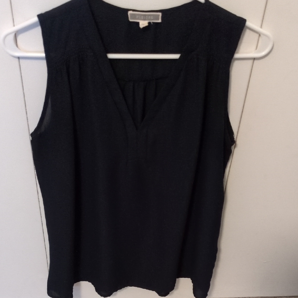 Pleione Navy Sleeveless Women's Top